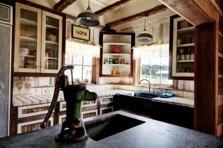 1800's Antique Log Cabin with Modern Amenities near Fredericksburg and Kerrville, Texas - Ingram - 5