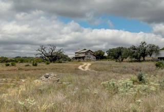1800's Antique Log Cabin with Modern Amenities near Fredericksburg and Kerrville, Texas - Ingram - 1