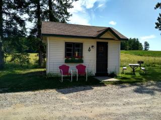 Cadillac Wilderness Escape: Glamping Cabins for Rest and Relaxation - Cadillac - 8