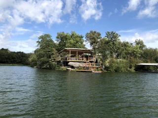 Beautiful Bell Tent Rental near Kansas City for Glamping in Missouri - Excelsior Springs - 5