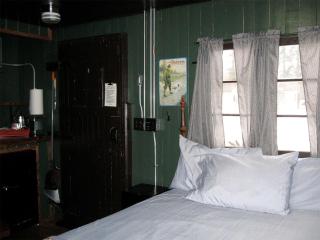Tranquil Glamping Getaways in Cadillac, Michigan - Perfect for Romantic Escapes - Cadillac - 3