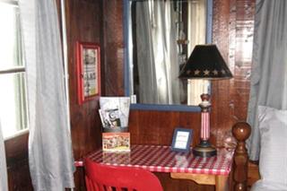Cabin Getaways for 2 in Cadillac, Michigan - Perfect for Escapes to Nature - Cadillac - 6
