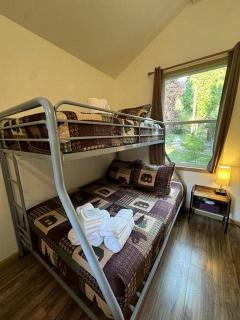 Cozy Studio-Style Cabin for a Glamping Getaway in Clearwater, Oregon - Idleyld Park - 3