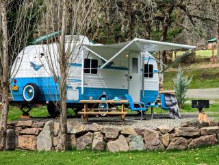 Stylish Caravan for Unique Places to Visit in Oregon - Idleyld Park - 5