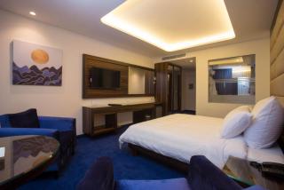 Opera Hotel - - 8