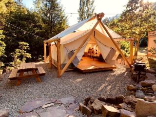 Gorgeous Glamping Tent with a Fire Pit near Umpqua National Forest, Oregon - Idleyld Park - 7