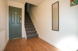 Stupton House, Large 3 Bed House that Sleeps 8 with Full Size Pool Table & FREE Parking - Hosted by Stay Host Save - 9