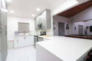 Rustic Modern Retreat - 4BR Open Concept - Miami - 4