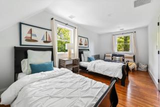 Cozy quiet gem, private & fenced in backyard - East Hampton - 2