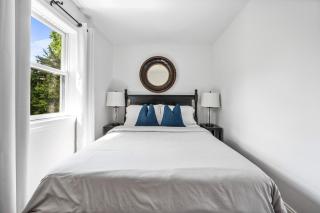 Cozy quiet gem, private & fenced in backyard - East Hampton - 1