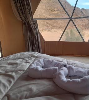Helen Rum Luxury Bubbles & Jeep Tours - Wadi Rum - 8