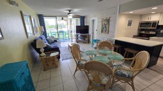 Beachfront Condo on Coco Plum Beach - 7