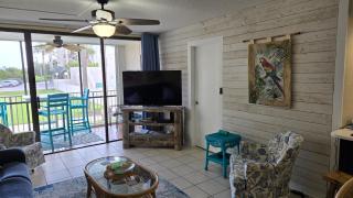 Beachfront Condo on Coco Plum Beach - 1