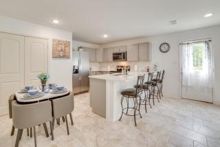 Walk to Cedar Creek Reservoir Gem with Fenced Yard - Gun Barrel City - 5