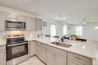 Walk to Cedar Creek Reservoir Gem with Fenced Yard - Gun Barrel City - 1
