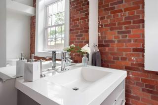 Jennifer's Historic Downtown Loft - 1