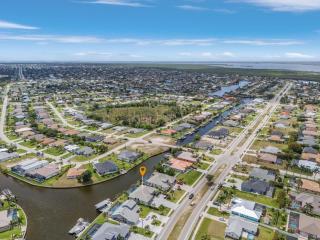 Gulf Access, Pool with Spa, Grill & Lanai - Ladyfish Landing - Roelens Vacations - Cape Coral - 5
