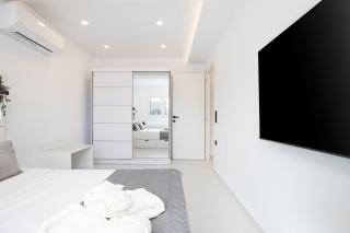 MaXi Suite 75 with Jacuzzi,By IdealStay Experience - Gázion - 3