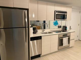 Miami Apt with Amazing Views & Kitchen - 4