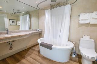 Beautiful 1 Bedroom with Rooftop Pool D203 - Miami Beach - 4