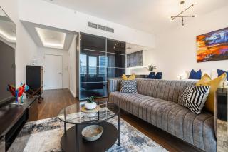 Spacious Luxe Studio Near Metro - 9