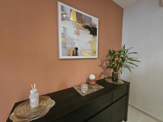 MP's Residence 702 - 1