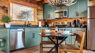Romantic luxury cabin with hot tub and fireplaces - Sevierville - 8