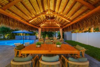 Tiki Hut Paradise Mins to Beach w Fire Pit - 8