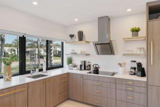 Lush Florida King Bed Studio - Dog Friendly Oasis - 7