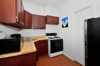 Midtown West Furnished 3 Bedroom Apartment - 2