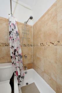 Charming 2BR Apartment Near Times Square - New York - 6