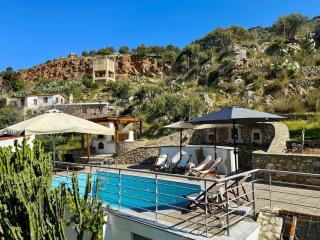 Stone Heaven Apartment-Poolside BBQ & Fresh Herbs - Neápolis - 4