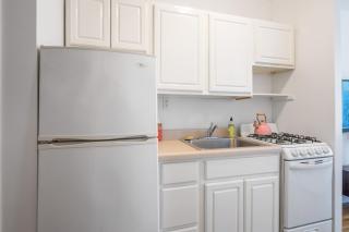 Lovely Apt Near Central Park - 2