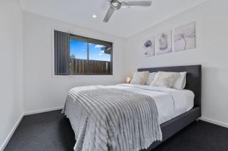 Quiet n Stylish 3mins to Mall Modern 4BR House - 1