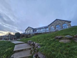 6 Bed-Sleeps 12-Garden-Sea & Mtn View - Kenmare - 3
