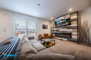 Desert Tracks Family Getaway Hot Tub and Patio - Kanab - 2