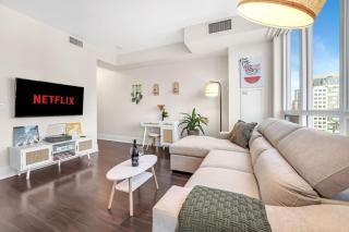 Boho 2bdrm Sleeps 6 near Rogers MTCC Union CN tower - 0