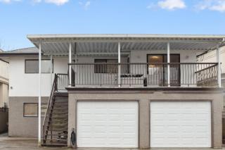 Large Multi-Family Retreat with 2 Car Garage - Vancouver - 5