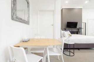 Huge Designer Studio Next to Lovely Park - Sydney - 3