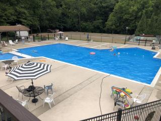 Waterside Wanderer- Water View- Hot Tub- Mini Golf- Pet Friendly - Gatlinburg - 7