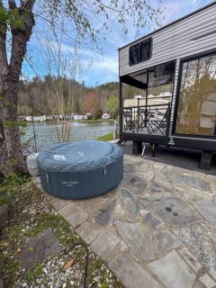 Waterside Wanderer- Water View- Hot Tub- Mini Golf- Pet Friendly - Gatlinburg - 2