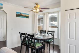 Cozy Modern Pet Friendly Homes - Calgary - 1