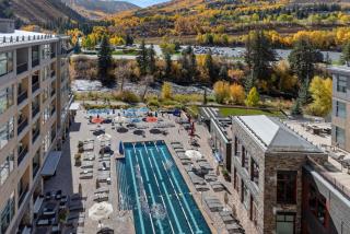LUXE Riverfront Mountain Retreat Walk to Gondola - 8