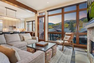 LUXE Riverfront Mountain Retreat Walk to Gondola - 7