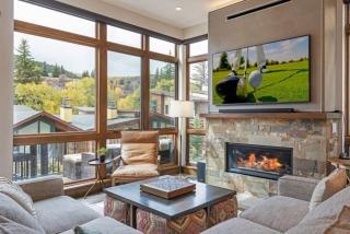 LUXE Riverfront Mountain Retreat Walk to Gondola - 1
