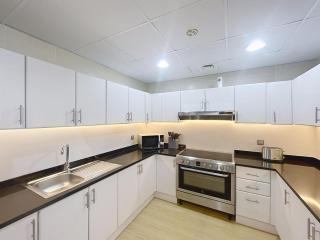 Lakeside - Cosy One Bedroom in JLT - 8