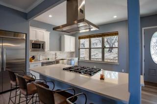 Lakefront 6BR Retreat w Dock & Game Room - Buchanan Dam - 7