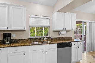 Thinking about a relaxing getaway with pool - Villa Sweet Sunshine - Cape Coral - 1