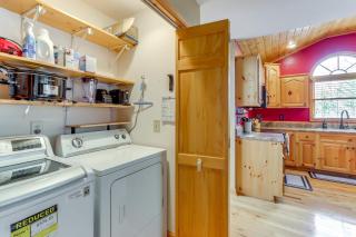 5 Mi to Cherokee Lake Pet-Friendly Cabin with Deck! - Salem - 2
