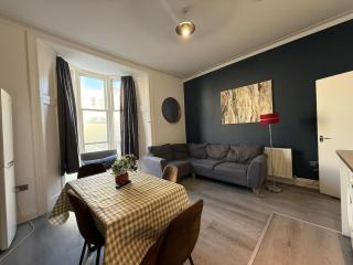 Hazelnut Seafront Five Bedrooms BN332AWE - Brighton & Hove - 3